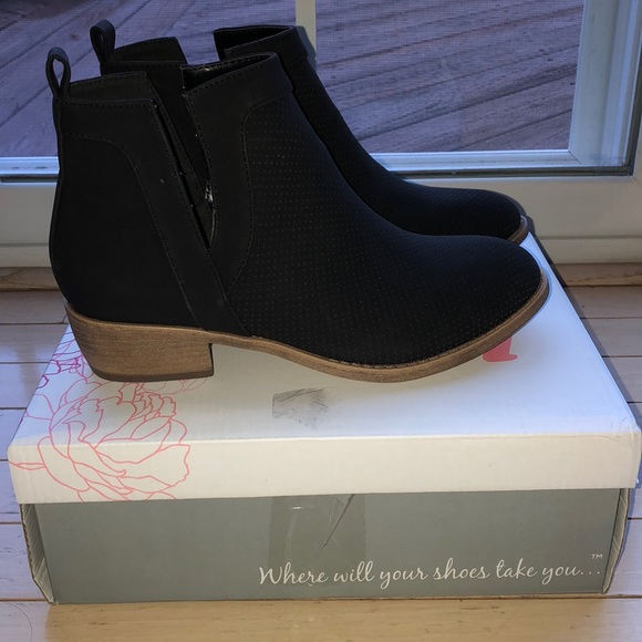 NIB Juicy Couture “Laniee” Black Ankle Boots - Picture 3 of 7